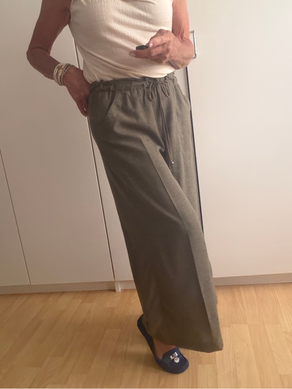 Max Studio outfit sold a set Olive Green Drawstring Wide-Leg with cream top,